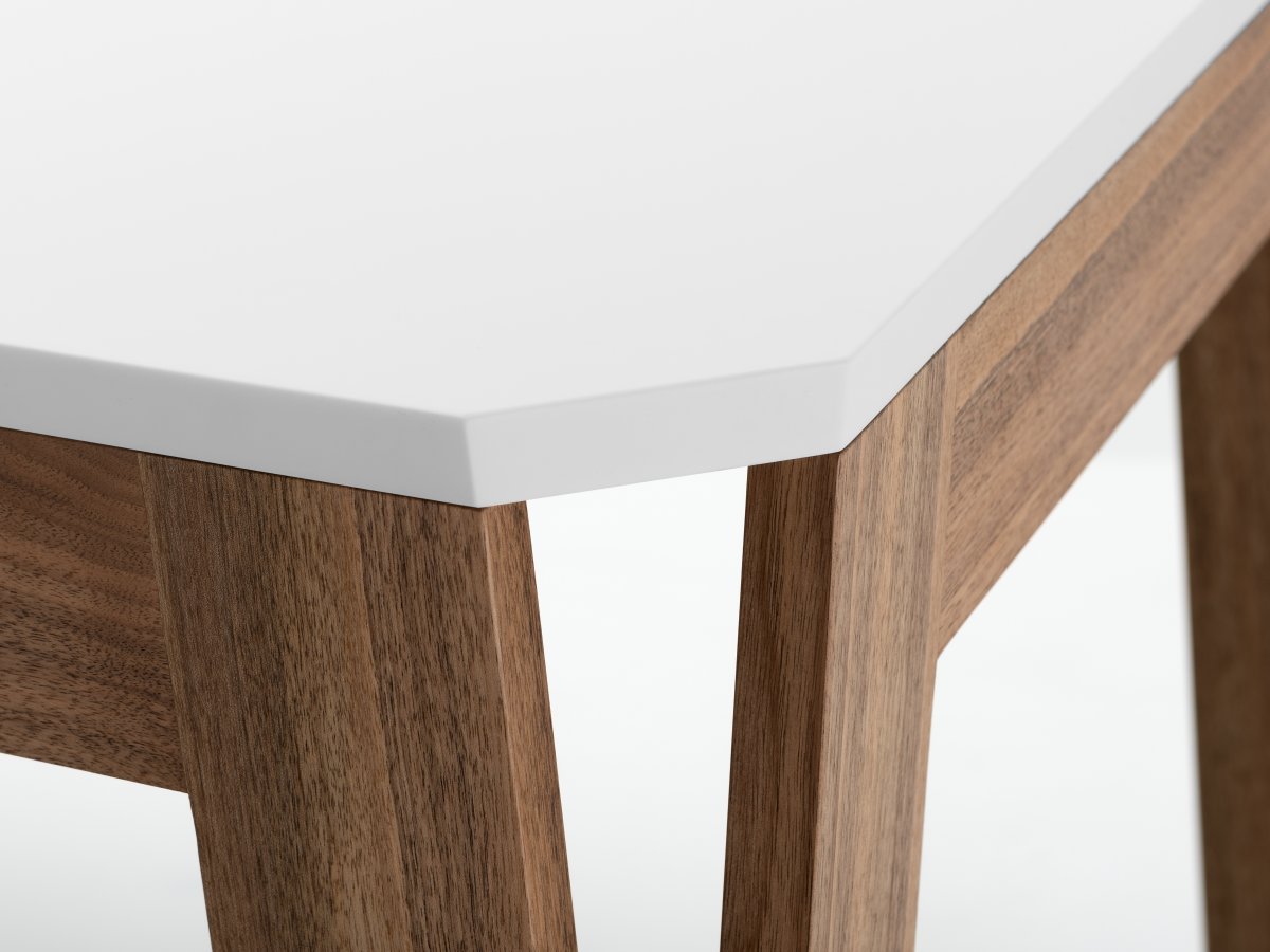 Table en bois de noyer et résine HI-MACS®  - Plateau en HI-MACS® épaisseur 20 mm