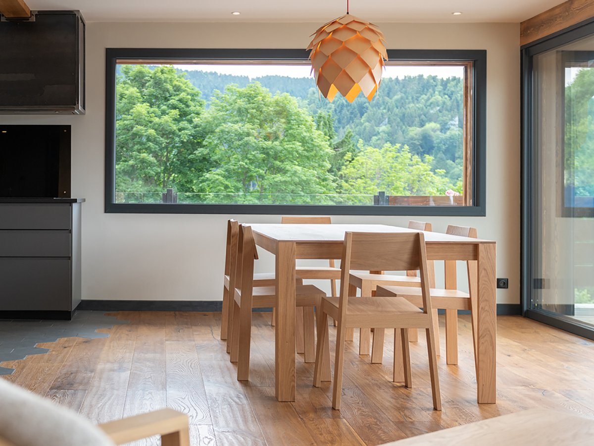 Table rectangulaire en bois de chêne massif- Avec les chaises PilPil 