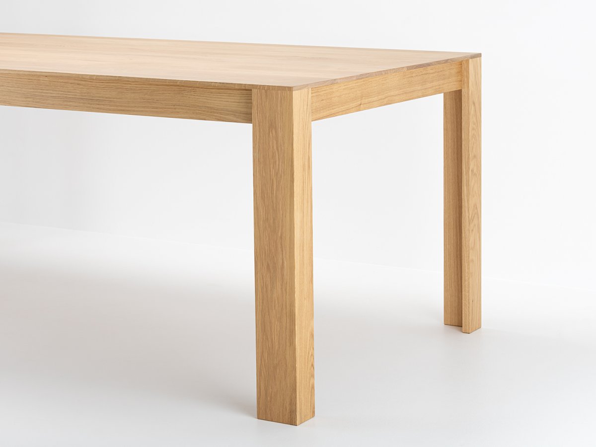 Table Elmar en chêne - 100% bois massif 