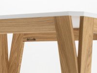 Table basse MéliMélo en chêne et résine HI-MACS® - Pied en bois massif et plateau en Solid Surface