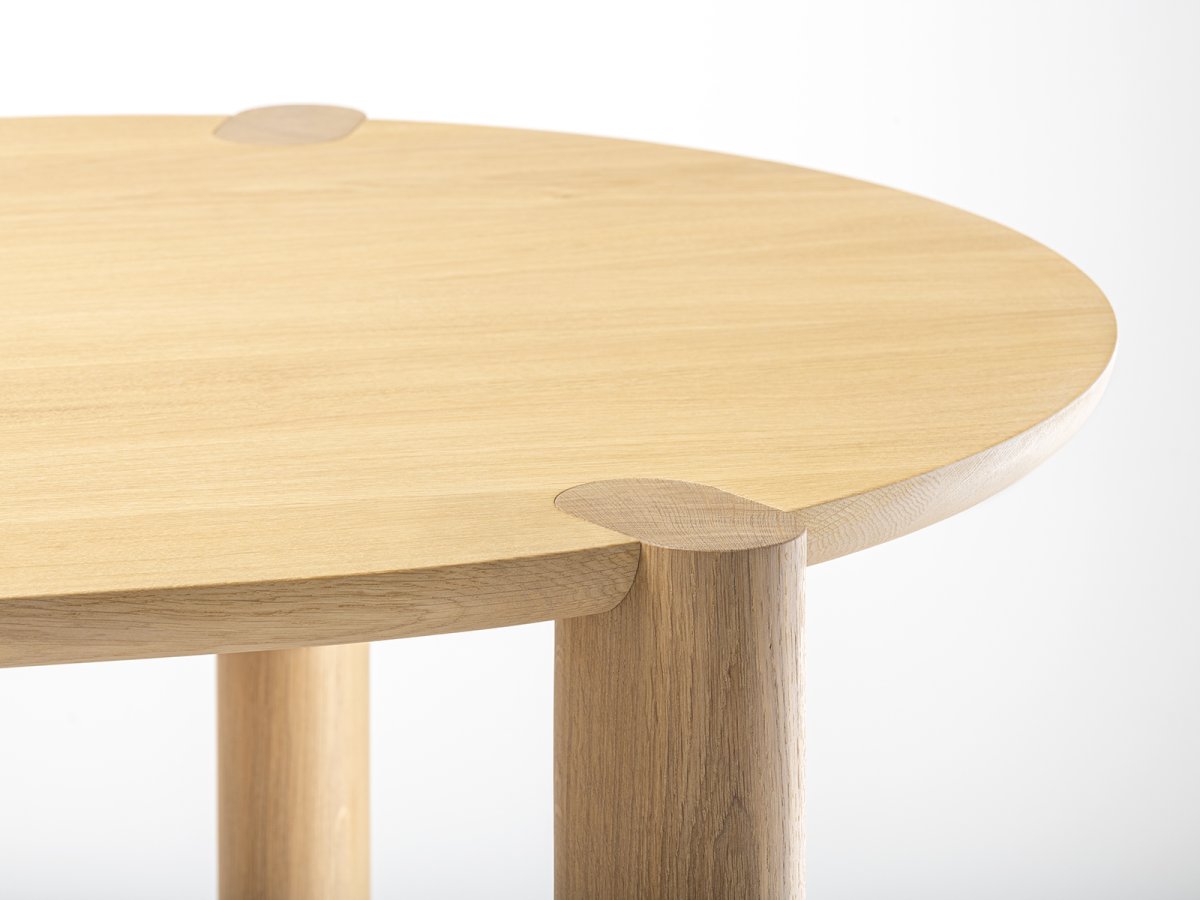 Table en chêne massif disponible en plusieurs dimensions - Couscous 