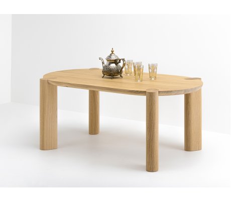 Table basse Couscous en chêne - née de la collaboration avec la designer Bina Baitel