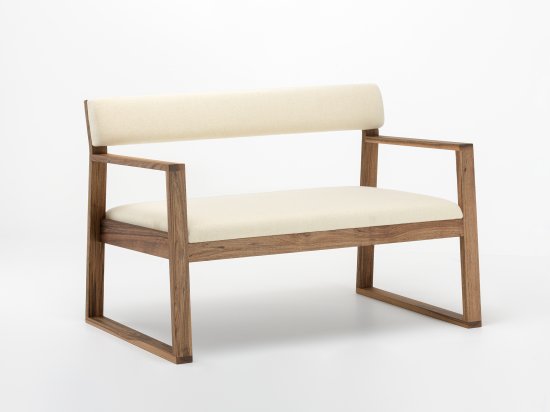 Banc d'intérieur en noyer fabriqué en France - AIX - Tissu Arpin® coloris au choix