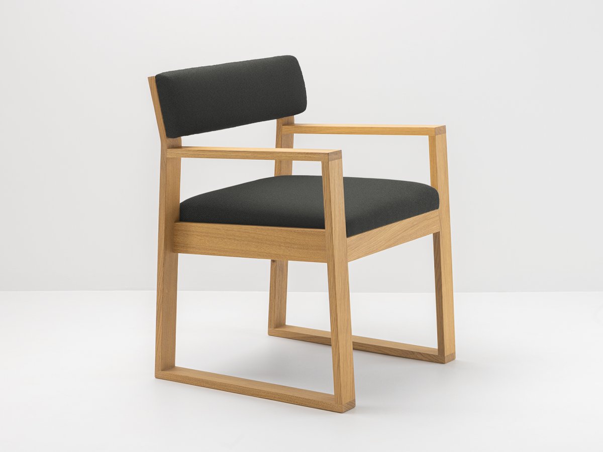 Scandinave fauteuil design bois et tissu gris