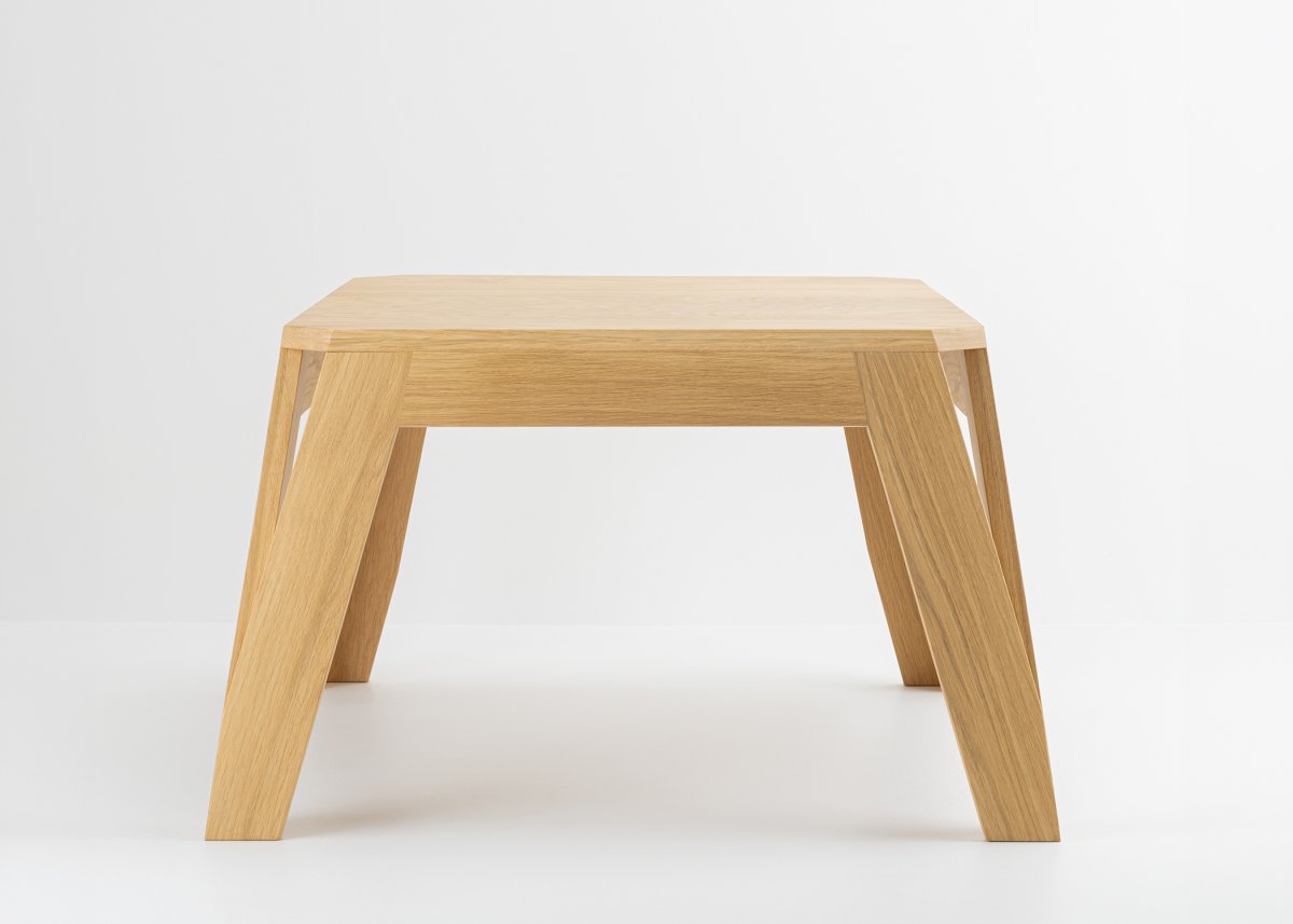 Petite table de salon en bois massif 60x60